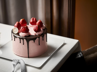 Strawberry and chocolate layer cake / diameter 12cm