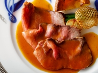 【APICIUS】前菜チョイス＋魚＋肉＋デザートワゴン＋ミニャルディーズ｜全5皿