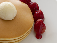  【Web予約・平日限定】パンケーキかフレンチトーストから選べる！ティータイムおすすめセット［14:00～14:30］