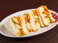 TANDOORI CHICKEN SANDWICH