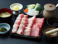 “Konparu套餐”：开胃菜+2小时内无限量享用7种肉类（包括松阪牛肉）+蔬菜+当日甜点+2小时内无限量畅饮！8,500日元