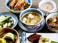 【喜記コース】オリジナルの廣東叉焼に大海老のチリガーリック炒め、海老ワンタン麺