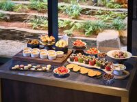 【Weekend Only】Lunch Course with Appetizer & Dessert Buffet – Choose Your Main Dish!
