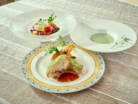 土日祝【ランチコース付】『ピーターラビット™アフタヌーンティー～in  Green Garden～