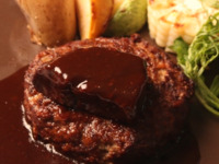 [Lunch] Enjoy a hamburger steak topped with braised beef cheek and seasonal ingredients in this 7-course tasting course.