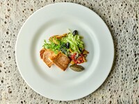 タウンニュース読者限定 【メイン：ローストポーク キャベツのプッタネスカ風】+ハーフブッフェ