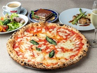 Weekdays only! Michele's recommended lunch course - toast drink & assorted appetizers, pizza, main course, and 4 dessert dishes -