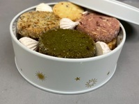 Star-shaped cookie tin