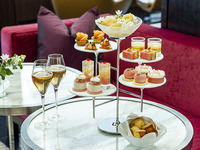 ［13:30 / 14:00］Deluxe Peach Afternoon tea with Conrad Bear