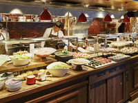 【新平日限定！イタリアンランチブッフェ2,900円】旬野菜やデリ、ローストポーク、ピッツァにパスタなど40種！