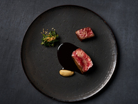 （Dinner）季節のおまかせコースとスペシャリテAir＜メイン牛フィレ肉の炭火焼き＞ 