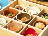 【九種のおばんざいと土釜飯】　3000円