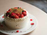 [Lunch Saison x Anniversary] Includes a whole cake and a toast! Enjoy a dessert with a message plate on a special day