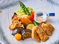 ◇（平日）★四季彩ランチ★7月のおすすめ【ていざなすの炭火焼きと安曇野げんき豚の一口とんかつ】