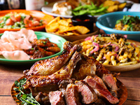 【豪華な時間】豪快に焼き上げる！ビーフステーキ＆チキンレッグのプレミアムプラン☆飲み放題付