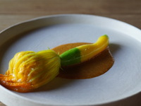Zucchini flowers and herbs + non-alcoholic pairing