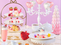 【ホイップカラーストロベリー+ハローキティピーチメルバセット】ハローキティ プリンセスアフタヌーンティー（平日）