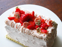 5/25　苺のショートケーキ（箱サイズ　約10.5㎝×15㎝×10.5㎝）