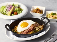 特製鉄板ナポリタン