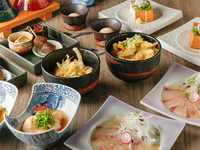 स्वागत/विदाई पार्टियों के लिए गारंटीकृत निजी कमरा [स्प्रिंग बैंक्वेट] ★ आप जितनी चाहें उतनी घरेलू व्हिस्की "हिबिकी" पी सकते हैं! ताजा मौसमी मछली चावल, आदि। ★ स्वागत और विदाई विशेष संदेश मिठाई प्लेट और स्पार्कलिंग वाइन लेबल निजीकरण सेवा