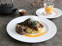 <9/1~10/31 only> Comes with a daily original dessert! Spicy autumn eggplant and Wagyu sirloin noodles set | 5,800 yen