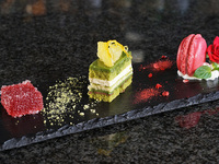 本日のデザート・小菓子3種盛り合わせ+コーヒーor紅茶【WEB予約限定・前日までの予約制】