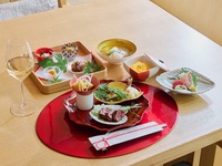 ≪ランチ個室確約≫ 　赤飯を盛り込んだ八寸、魚と肉のメイン、鯛御飯が揃う顔合わせ限定会席