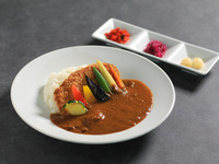 夏野菜カレー ポークカツレツ添え