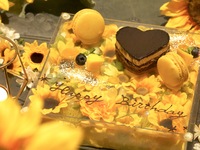 [Hyakuka Ryoran ~Sunflower Date~] A special summer course where you can enjoy the collaboration of the night view and sunflowers on the top floor of Shibuya with a toast and original cocktail (with a toast and Opera heart cake)