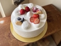 Fresh cream decoration 18cm (6-8 persons)