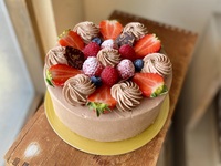 Raw chocolate cream decoration 15cm (4-6 servings)