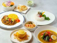 "Summer Curry Selection" 3 types of curry lunch to choose from, with drink bar