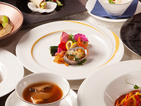 レストランコース【ふかひれの壷煮コース】北京ダック、東天紅名菜 ふかひれと鮑、きのこの熱々スープなど、東天紅選りすぐりの食材を合わせて組み立てたおすすめのコース