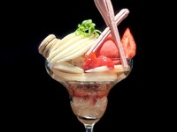 季節のパフェ［2025.冬］苺洋梨ピスタチオパフェ◇単品