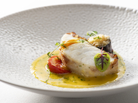 HIGASHIYAMA LUNCH　【開業記念/生ベーコンを巻いた鱸のポワレ　ハーブソース】