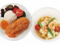 シーフードピラフ、カニクリームコロッケ添え