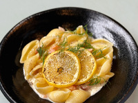 Short pasta with salmon and lemon cream