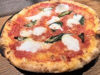 Pizza Buffala DOP Shere Course〜水牛モッツァレラ、トマトソースのピッツァシェアコース〜