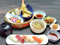 Deluxe Bamboo Basket Sushi Set (Meal only)