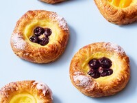 デニッシュ・オ・ダークチェリー　￥350