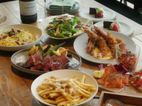 【DINNER】Botanico コース＋120分フリーフロー付き　北海道サロマ牛や赤海老のガーリックシュリンプなど全7皿