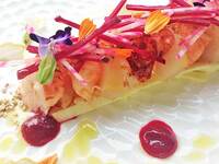 คอร์สอาหารค่ำให้เลือก: Amuse + อาหารเรียกน้ำย่อย 2 อย่าง + อาหารจานหลัก 2 อย่าง + ของหวานครบชุด