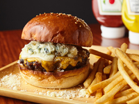 東京ビーフ100%　クワトロチーズバーガー