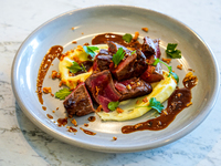 オフィシャルWEB限定【和牛＆シーフードプラッターのプレミアムシェアプラン】＋スパークリングやモクテル含む2時間飲み放題＆メッセージプレート