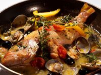 イタリア・ナポリの伝統料理【アクアパッツァ】～お魚１尾丸ごと煮込んだ…～