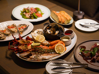 オフィシャルWEB限定【和牛＆シーフードプラッターのプレミアムシェアプラン】(個室確約）