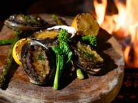 ワンドリンク+プチギフト付き　アワビ薪焼きランチコース¥20900