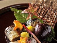 [August] Monolith Gozen (The most popular course, which includes a luxurious appetizer made with 30 different ingredients and rice cooked in a kettle)