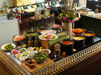 【休日ランチビュッフェ1部】120分制 インドカレー×自家製チャイ×デザート 