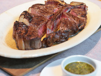 炭火の美味を堪能！【THE UPPERステーキパーティー(金曜・土曜限定）】メイン炭火焼ビーフステーキ2時間フリーフローと大皿シェアコース